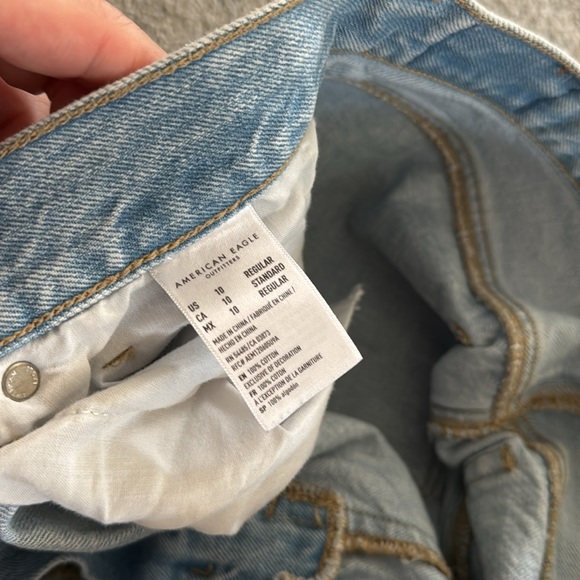 American Eagle Ripped Mom Jeans - size 10R - Picture 5 of 6